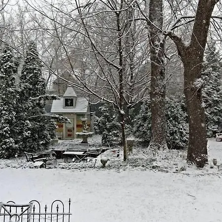 Manderley Bed & Breakfast Inn-3